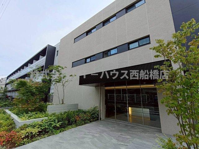 Alivis本八幡のエントランス