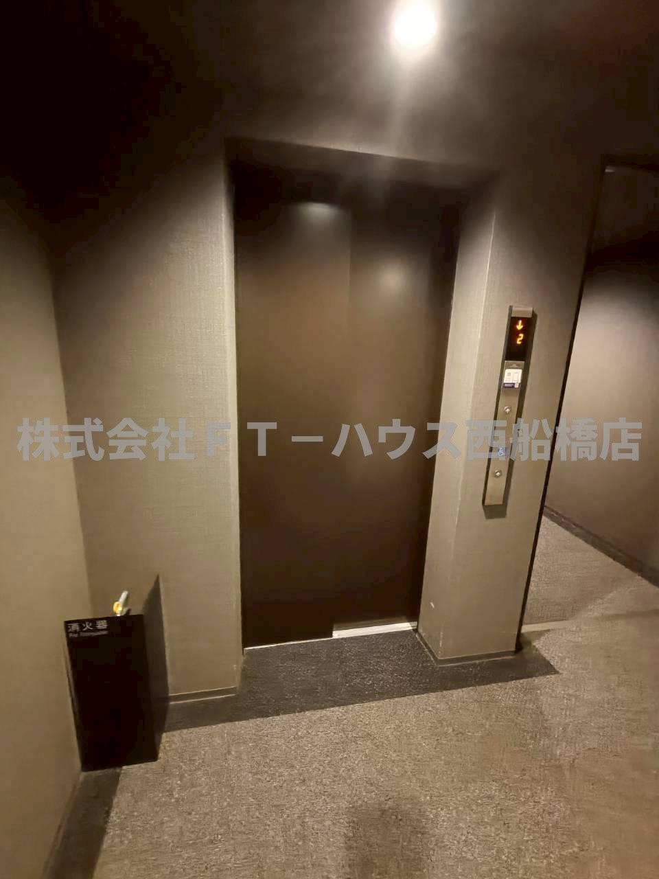 Alivis本八幡の玄関