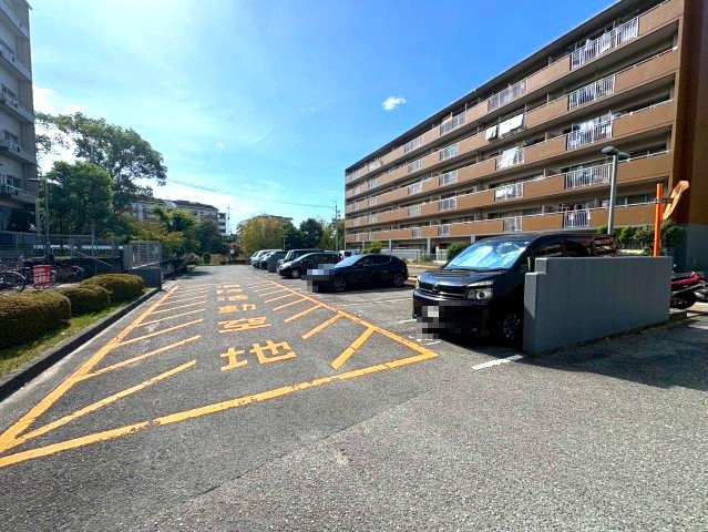 リベラス21　13棟の駐車場