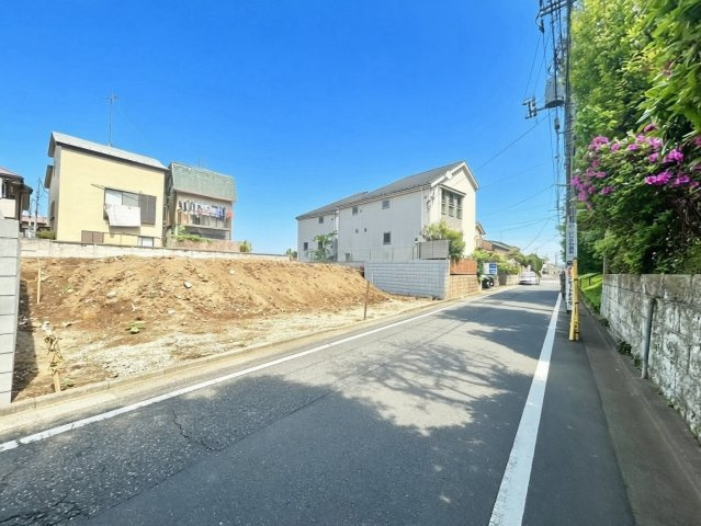練馬区東大泉7丁目　建築条件付き売地の前面道路含む現地写真|2026.04.25撮影

現地ご見学希望・資料請求などお気軽にお問い合わせ下さい！
03-5990-5201