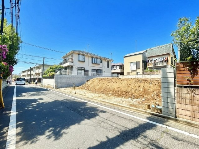 練馬区東大泉7丁目　建築条件付き売地の前面道路含む現地写真|2026.04.25撮影

現地ご見学希望・資料請求などお気軽にお問い合わせ下さい！
03-5990-5201