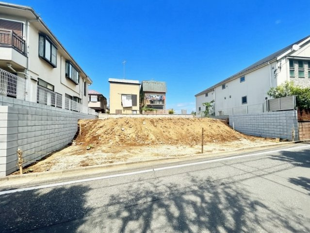 練馬区東大泉7丁目　建築条件付き売地の前面道路含む現地写真|2026.04.25撮影

現地ご見学希望・資料請求などお気軽にお問い合わせ下さい！
03-5990-5201