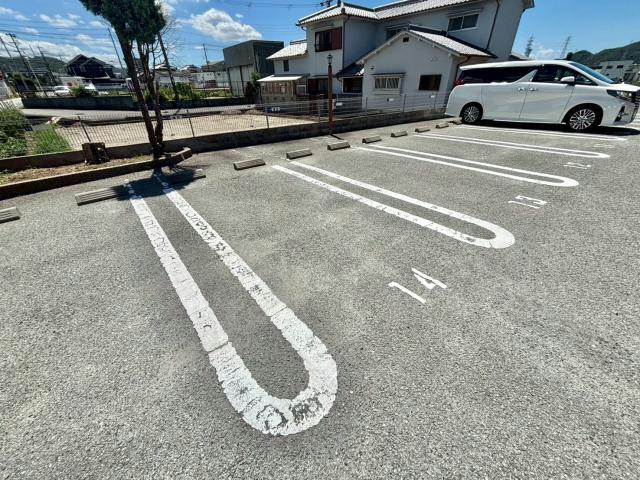 ベルヴィルカノウの駐車場