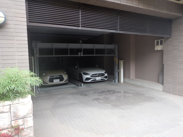 プリンスハイツ西早稲田の駐車場