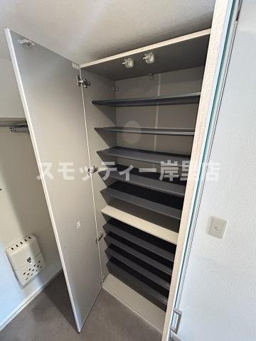 パレ北加賀屋の玄関
