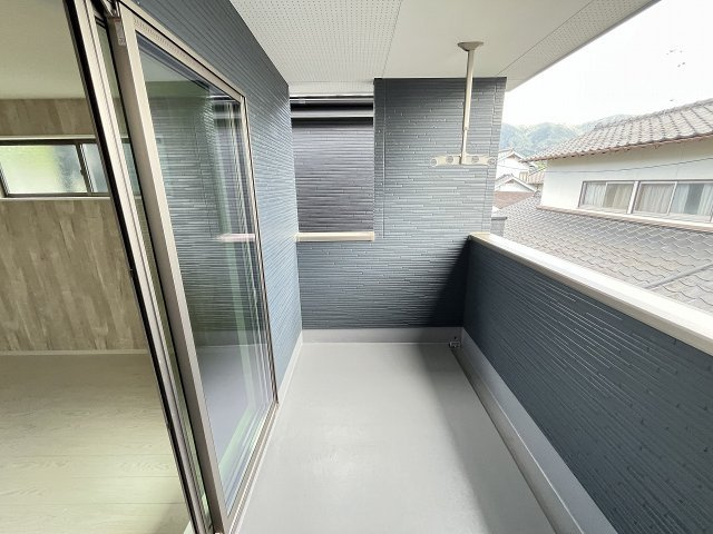 【バルコニー】 | 糟屋郡宇美町宇美東2丁目6期　2号棟（全2棟）【仲介手数料無料・0円】 | 現地写真。インナーバルコニーです。
