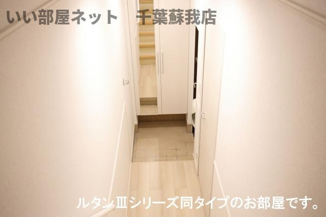 メゾン・ド・リュミエールⅢの玄関|明るい玄関です