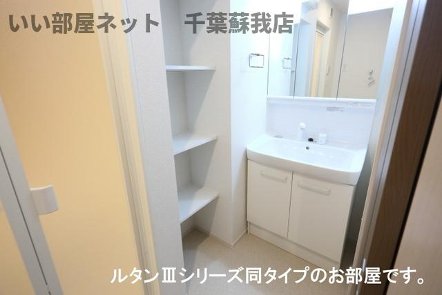 メゾン・ド・リュミエールⅢの洗面所|スペースが確保できる洗面所です