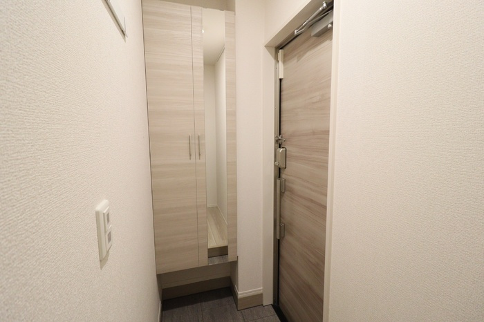セレウィータ栄町のその他|トールタイプシューズボックス（姿見鏡付）