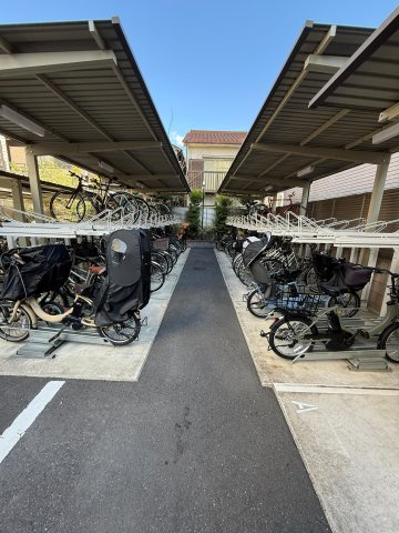 パレステージ大島の駐輪場|整然と使える、駐輪ラック付き駐輪場


