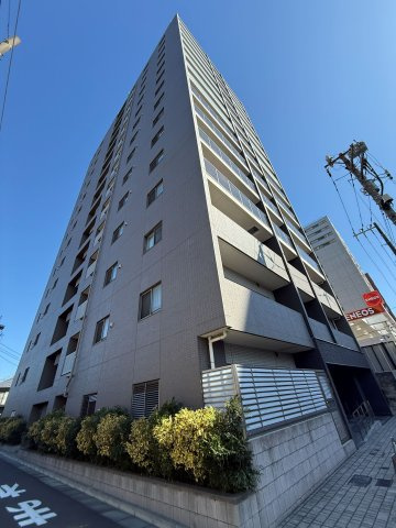 パレステージ大島の外観|高くそびえ建つシャープな外観
