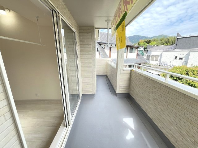 【バルコニー】 | 糟屋郡宇美町神武原1丁目　2号棟（全3棟）【仲介手数料無料・0円】 | 現地写真。インナーバルコニーです。