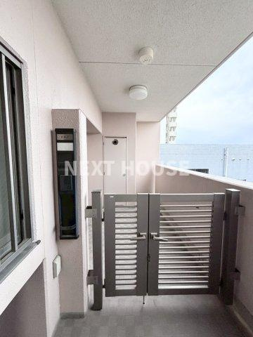 クラウンハイム西田辺の玄関