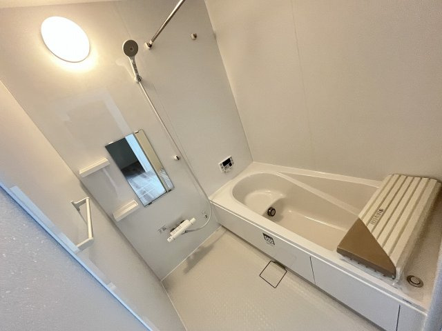 【浴室】 | 糟屋郡宇美町障子岳2丁目2期　1号棟（全3棟）【仲介手数料無料・0円】 | 現地写真。浴室です。