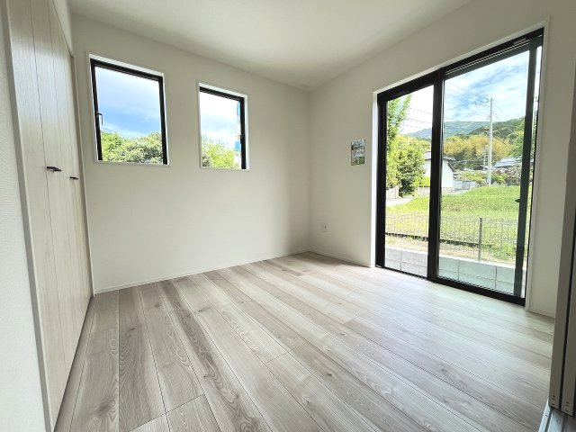 【洋室】 | 糟屋郡宇美町障子岳2丁目2期　1号棟（全3棟）【仲介手数料無料・0円】 | 現地写真。1階洋室です。