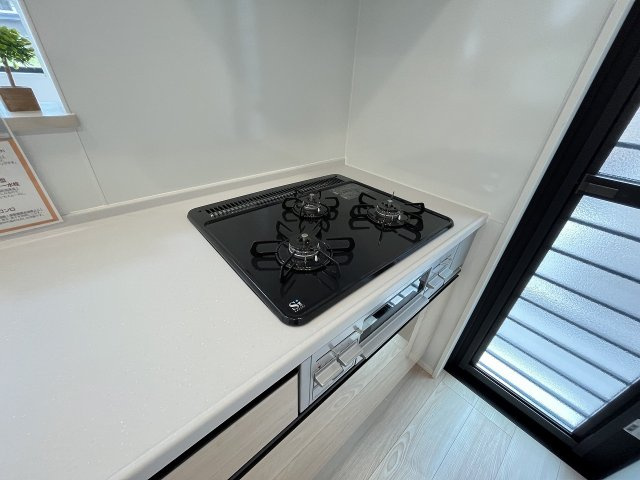 【キッチン】 | 糟屋郡宇美町障子岳2丁目2期　1号棟（全3棟）【仲介手数料無料・0円】 | 現地写真。