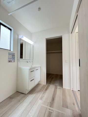 【洗面所】 | 糟屋郡宇美町障子岳2丁目2期　1号棟（全3棟）【仲介手数料無料・0円】 | 現地写真。