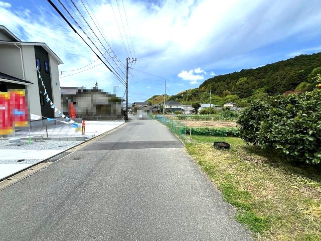 【その他】 | 糟屋郡宇美町障子岳2丁目2期　2号棟（全3棟）【仲介手数料無料・0円】 | 現地写真。前面道路です。