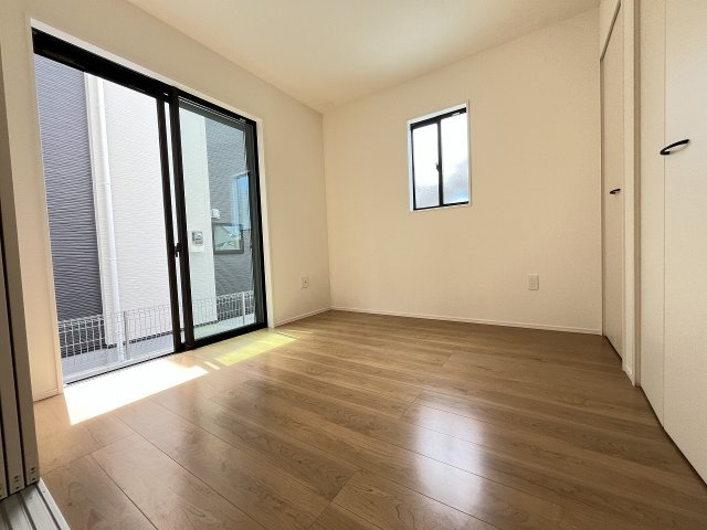 【洋室】 | 糟屋郡宇美町障子岳2丁目2期　2号棟（全3棟）【仲介手数料無料・0円】 | 現地写真。1階に洋室です。