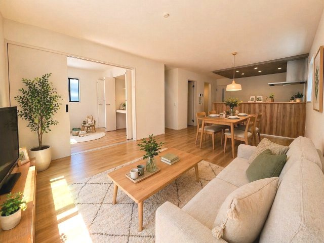 【居間・リビング】 | 糟屋郡宇美町障子岳2丁目2期　2号棟（全3棟）【仲介手数料無料・0円】 | 現地写真。家具・家電等はCGによる配置例です。物件には含まれません