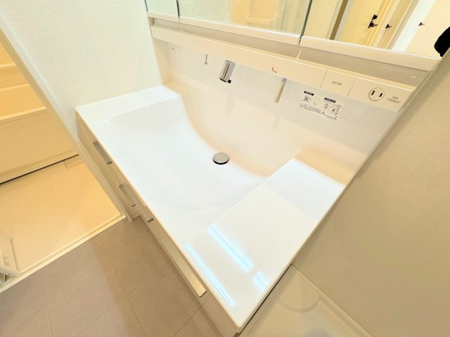 コーラル東戸塚の独立洗面台|◆当日見学のお受付もしております。お気軽に「045-825-3110」までお電話ください。