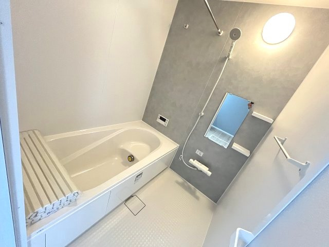 【浴室】 | 糟屋郡宇美町宇美東2丁目7期　1号棟（全1棟）【仲介手数料無料・0円】 | 現地写真。浴室です。