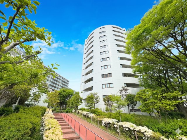 ニューシティ東戸塚クレール丘の街4号棟の外観|◆管理体制良好なマンションです。清潔感のあるエントランスに開放感のある住環境。