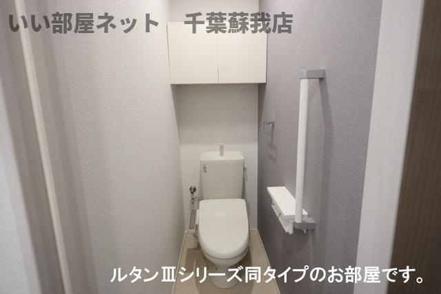 メゾン・ド・リュミエールⅢのトイレ|落ち着いた色調のトイレです