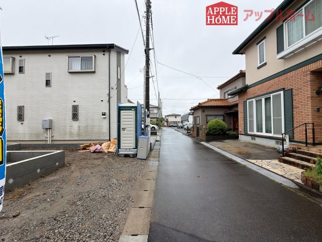 [新築住宅] 行田市持田 全1棟の前面道路含む現地写真