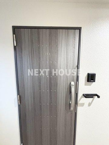 プレミエール西田辺の玄関