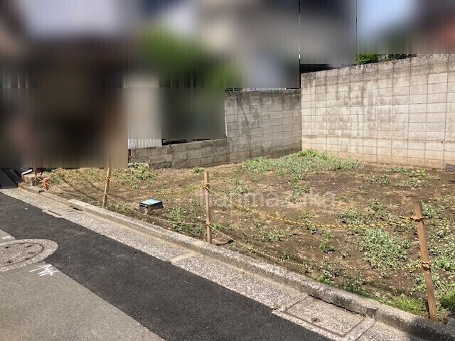 文京区千駄木１丁目新築戸建の前面道路含む現地写真|間口が広いので重厚感のある建物になります！