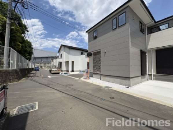 厚木市三田新築戸建て　2期2号棟の前面道路含む現地写真|前面道路含む現地写真です。

