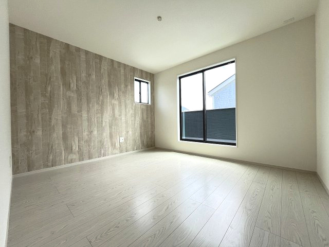 【寝室】 | 糟屋郡宇美町宇美東1丁目3期　1号棟（全1棟）【仲介手数料無料・0円】 | 現地写真。2階主寝室です。