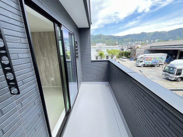 【バルコニー】 | 糟屋郡宇美町宇美東1丁目3期　1号棟（全1棟）【仲介手数料無料・0円】 | 現地写真。