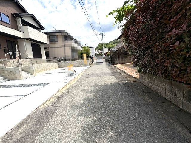 【その他】 | 大野城市乙金東1丁目1期　1号棟（全2棟）【仲介手数料無料・0円】 | 現地写真。前面道路です。