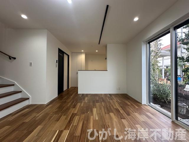 平塚市花水台　新築戸建の居間・リビング|13.6帖　LDK