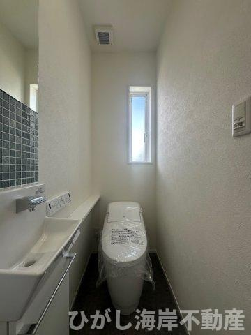 鎌倉市材木座3丁目　新築戸建　全２棟のトイレ|洗浄機能付きお手洗い