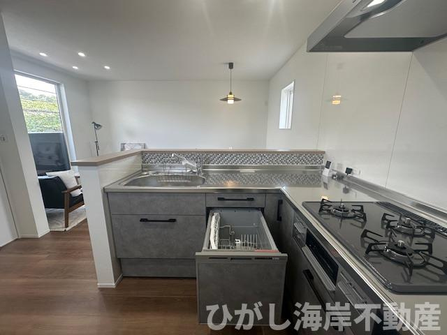 鎌倉市材木座3丁目　新築戸建　全２棟のキッチン|食洗器付きシステムキッチン