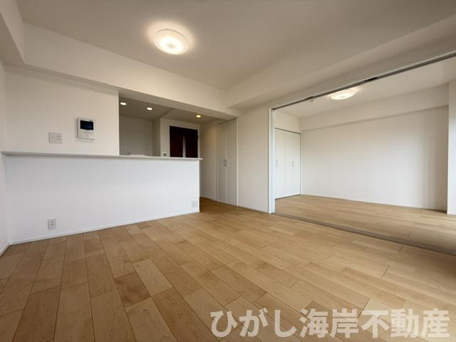 湘南平塚スカイマンションの居間・リビング|新規リフォーム完了！　11.7帖　LDK