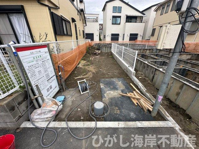 茅ヶ崎市松浪１丁目 　新築戸建　全４棟 の駐車場|4月27日撮影　建築中　駐車スペース