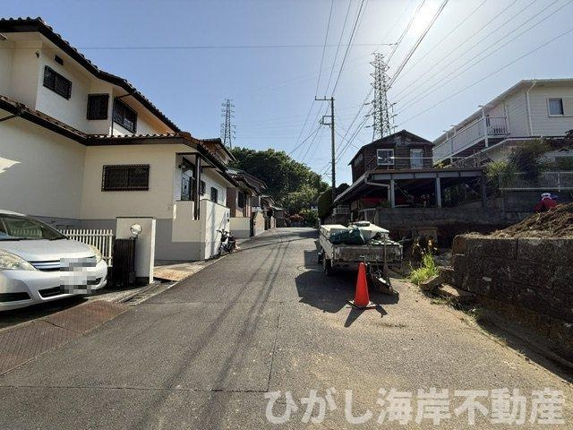 大磯町石神台１丁目　売地の前面道路含む現地写真|5月18日撮影　造成工事中　現地外観