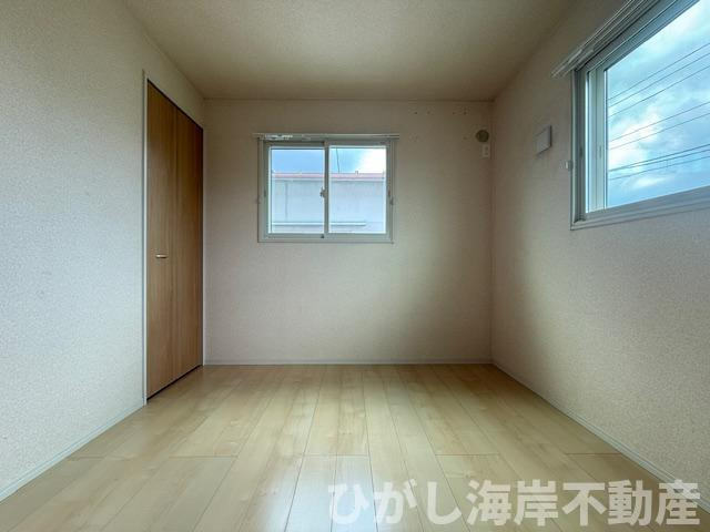 平塚市田村6丁目　中古戸建の寝室|新規リフォーム完了！　5.2帖　洋室