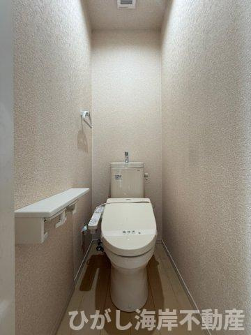 平塚市田村6丁目　中古戸建のトイレ|洗浄機能付きお手洗い