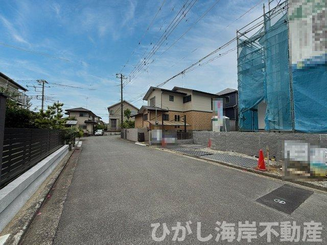 茅ケ崎市堤　新築戸建　の前面道路含む現地写真|5月23日撮影　建築中　現地外観