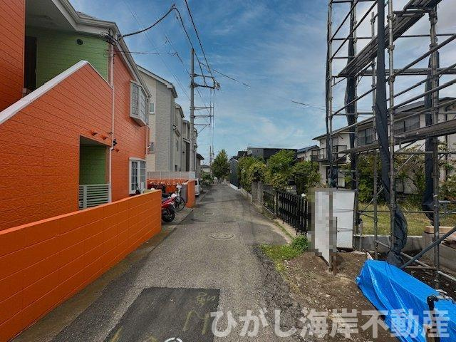 茅ヶ崎市南湖4丁目　新築戸建　全２棟の前面道路含む現地写真|4月24日撮影　建築中　現地外観