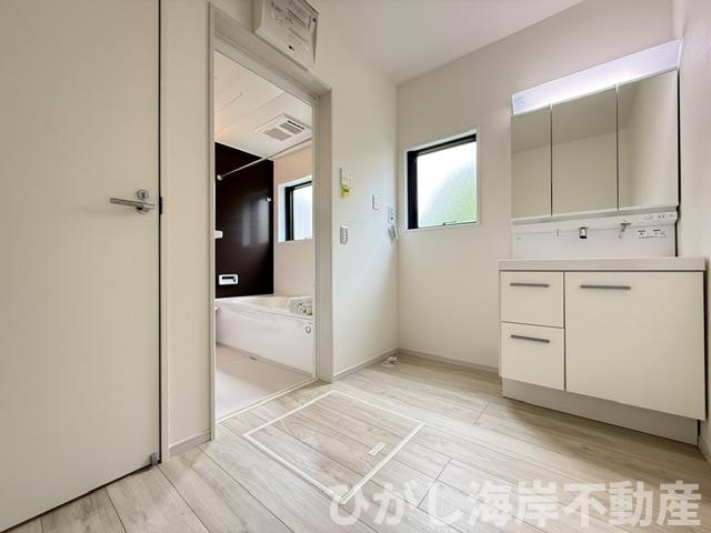 茅ヶ崎市南湖4丁目　新築戸建　全２棟の前面道路含む現地写真|4月24日撮影　建築中　現地外観