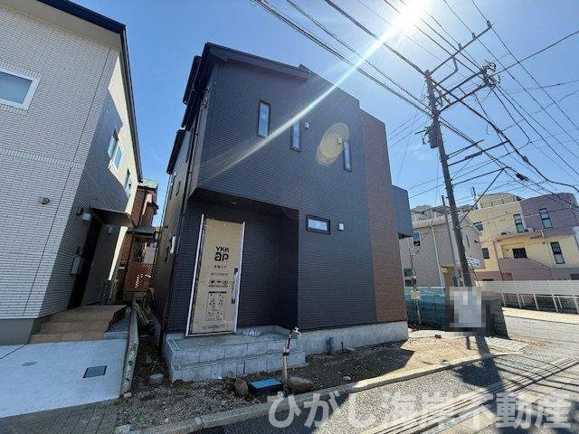 茅ケ崎市矢畑　新築戸建の外観|5月2日撮影　外構工事中　現地外観