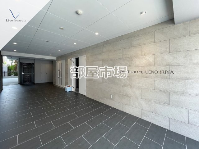 リテラス上野入谷のエントランス