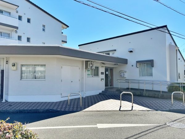 敷地内の管理事務所、管理員さんがいらっしゃるので安心です