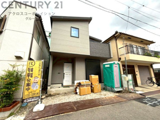 【現地】
現地は只今建築中となります。
基礎工事が完了し、これから上棟工事に進んでいきます。令和8年8月完成予定につ